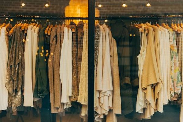 La Mode Femme à Petit Prix : Comment Être Stylée sans Se Ruiner ?