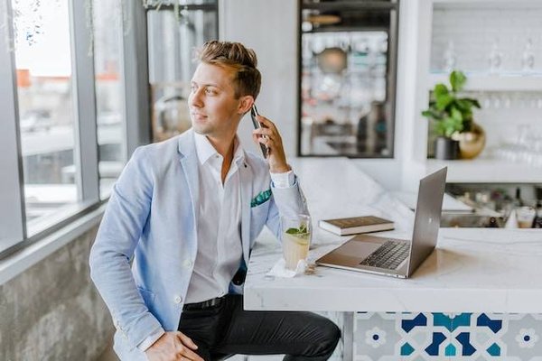 Décryptage de l'agence plateforme de marque : impact et valeur ajoutée pour votre entreprise