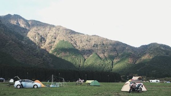 Où trouver des bons plans un voyage pour un camping avec un environnement paisible ?