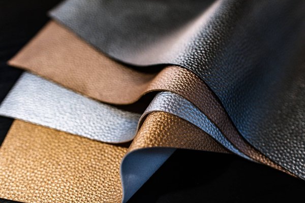 Pourquoi la pareuse à cuir est indispensable dans le monde de la mode ?