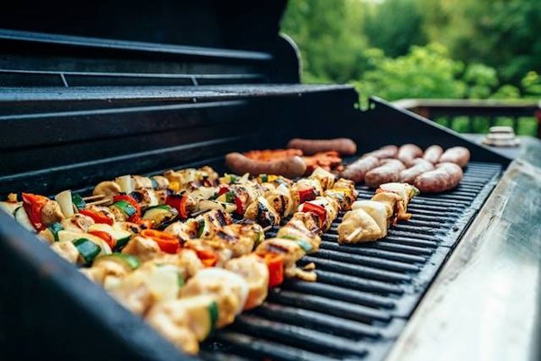 Les 5 meilleures planchas avec couvercle pour des barbecues tout temps